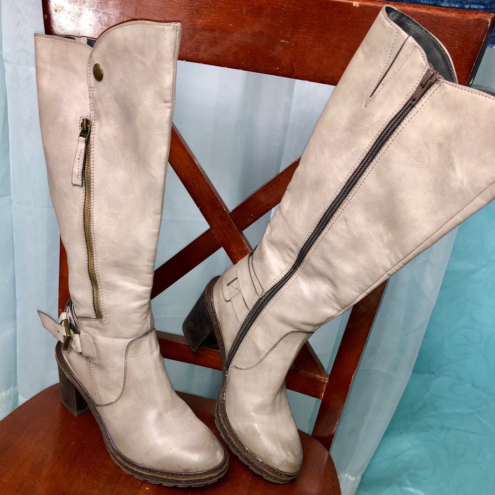 NEW Gray Women’s Boots size 8 For Sale